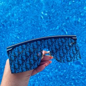 100% original! Only the glasses without the case. Have slight sign of wear.